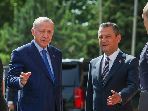 Ərdoğan Özgür Özəli məhkəməyə VERDİ - 500 min LİRƏ