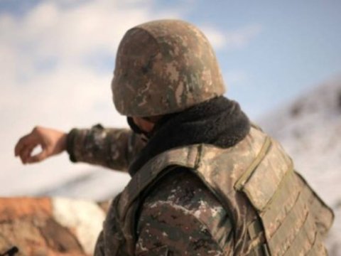 Erməni hərbçi minaya düşdü