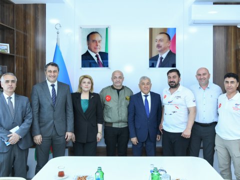 Türkiyənin müəllim və şagird heyəti BMU-da - FOTO