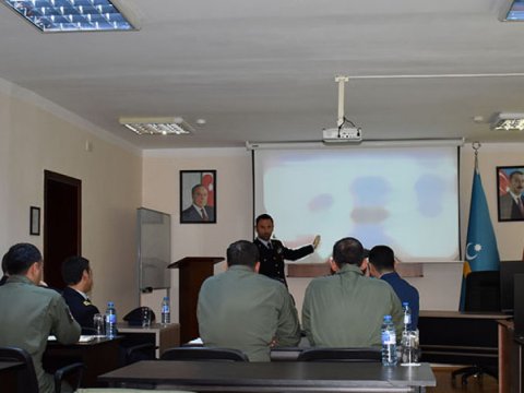 Azərbaycan-İtaliya hərbi pilotları arasında ekspert görüşü