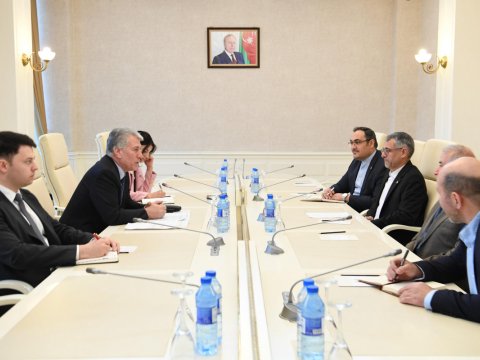 Ziyafət Əsgərov iranlı həmkarı ilə görüşdü