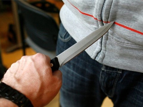 9-cu sinif şagirdi məktəbli yoldaşını bıçaqladı - YENİLƏNİB