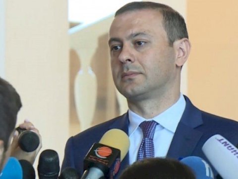 Qriqoryan jurnalisti təkzib etdi: Azərbaycan qüvvələri sərhədə toplaşmır!