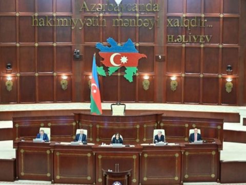 Milli Məclisin iclası BAŞLADI