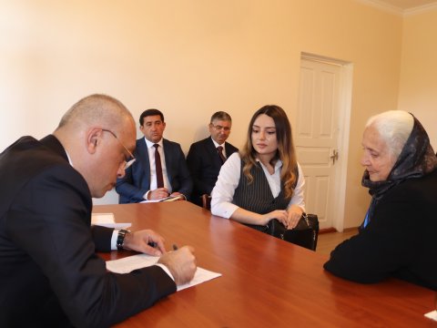 Zaur Mikayılov Şəmkirdə vətəndaşları&nbsp;qəbul edib - FOTOLAR