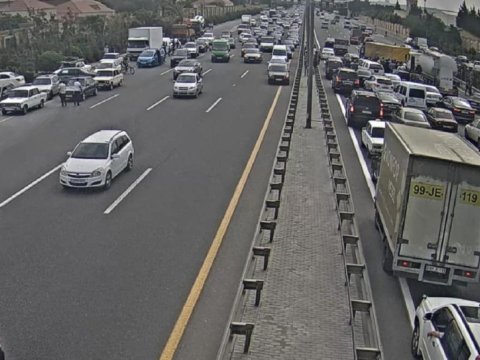 Aeroport yolunda qəza: sıxlıq yarandı