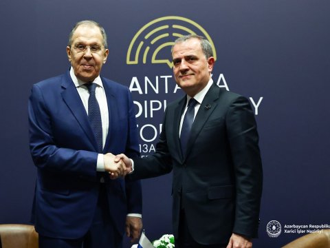 Ceyhun Bayramov Lavrovla regionu müzakirə etdi