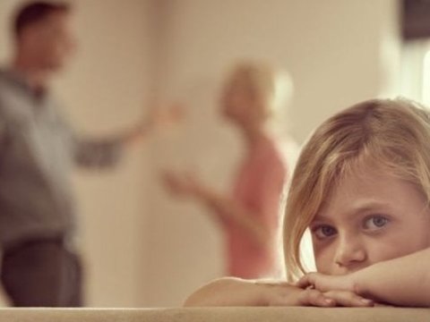 Azyaşlıların evdən qaçması: Artan tendensiya cəmiyyətə SOS siqnalıdır