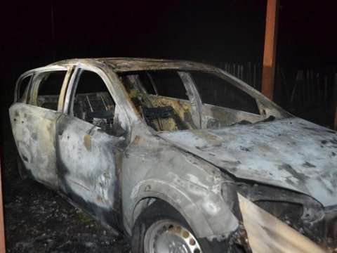 Maşındakı yanğın evi külə döndərdi - FOTO