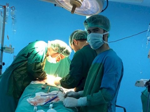 Əməliyyat zamanı canlı yayım açan&nbsp;həkimlərə XƏBƏRDARLIQ