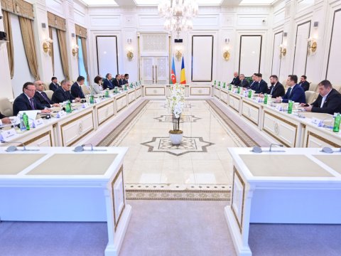 Spiker rumıniyalı deputatlara sülh prosesi barədə məlumat verdi