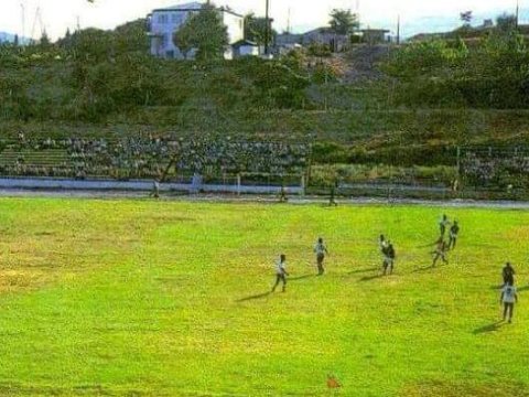 Cəbrayıl&nbsp;stadionunu şumlayıb kartof əkirlər - ETİRAZ