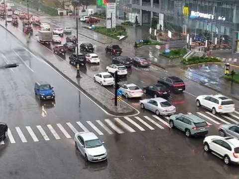 Yağışlı Bakının tıxac olan yolları -&nbsp;SİYAHI