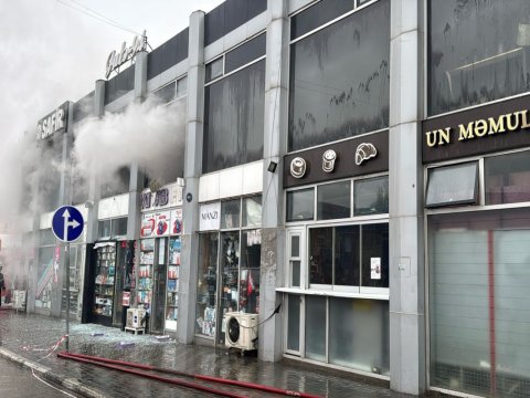 Sumqayıtda ticarət mərkəzində YANĞIN