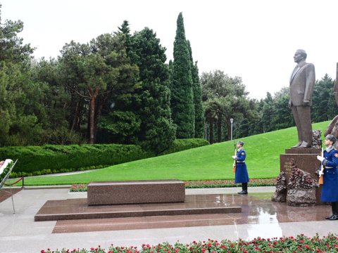 Kavelaşvili Heydər Əliyevin məzarını ziyarət etdi - FOTO