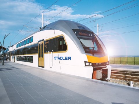 Qatarların qrafik üzrə fəaliyyəti bərpa olundu