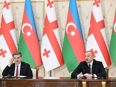 Prezidentlər mətbuata bəyanatlarla çıxış ediblər