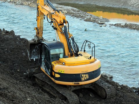 Ağsuda faciə: ekskavatora sığınanları sel apardı - ÖLƏN VAR