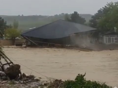 Şabranda güclü sel evi dağıtdı - ANBAAN GÖRÜNTÜLƏR 