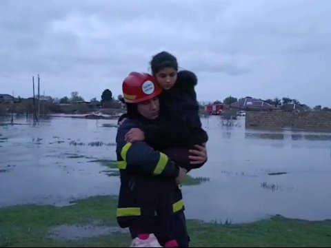 Su basmış ərazilərdən 135 nəfər təxliyə olunub - 33-ü uşaqdır