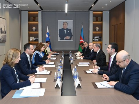 Ceyhun Bayramov Sloveniyanın XİN başçısı ilə görüşür