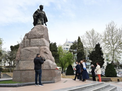 Sloveniya XİN rəhbəri Mehdi Hüseynzadənin abidəsində
