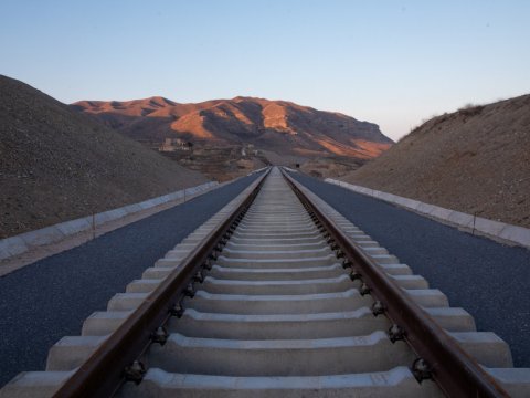 Zəngəzur dəmir yolunun tikintisinin 63 faizi yekunlaşıb