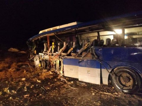 Futbolçuları daşıyan avtobus aşdı,&nbsp;məşqçi öldü