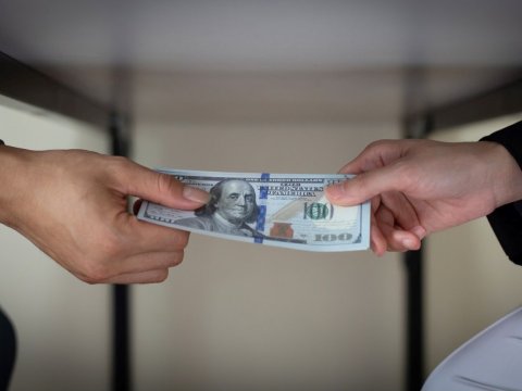 Ermənistanda rüşvət əməliyyatı - Məmurlar saxlanıldı