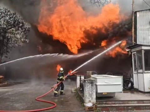 Binəqədidə yanğın - Maşınlar kül oldu