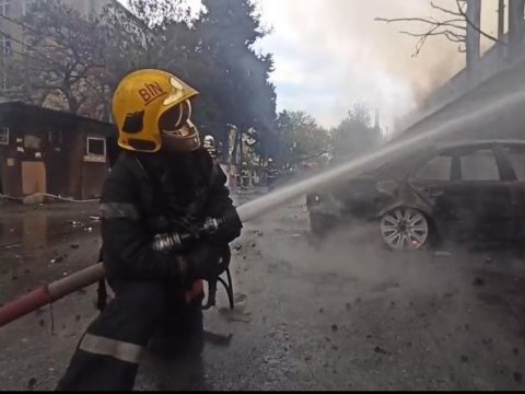 Binəqədidəki yanğında 5 maşın kül olub - RƏSMİ