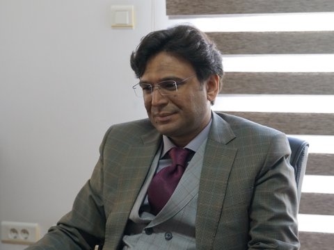 Pakistanlı siyasi analitik "Modern Media Group"da - FOTO