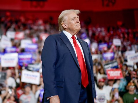 Tramp Roma Papasının dəfnində iştirak edəcək