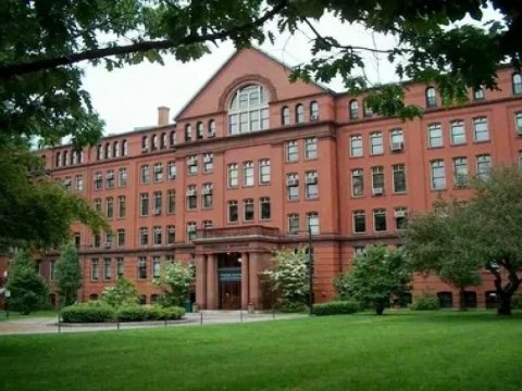 Harvard Universiteti Tramp administrasiyasını məhkəməyə verdi