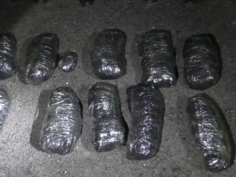 Lerikdə narkokuryerlər 10 kiloqram narkotiklə saxlanıldı