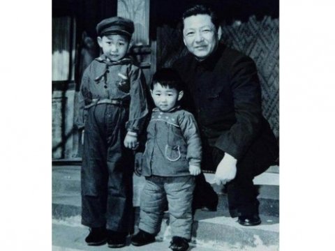 Vəfalı çinli -&nbsp;Si Cinpinin atası&nbsp;barədə hekayət