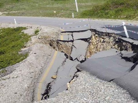 Şamaxıda torpaq sürüşməsi