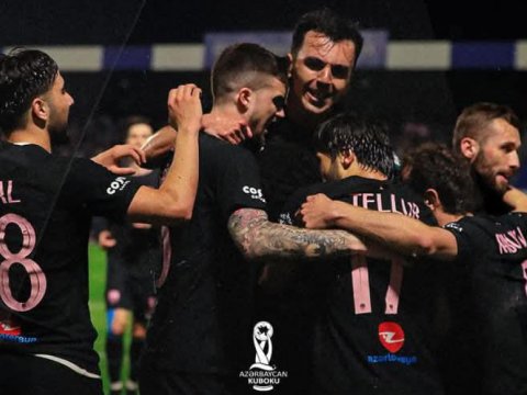 Daha bir komanda finalda