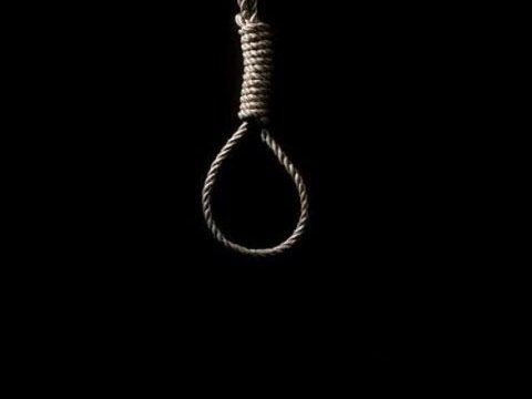 Xırdalanda kişi özünü asdı