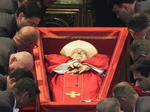 Papa&nbsp;bu gün dəfn ediləcək - Məzarında yalnız bir söz YAZILACAQ