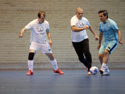 Pezeşkian futbol oynadı - FOTOLAR