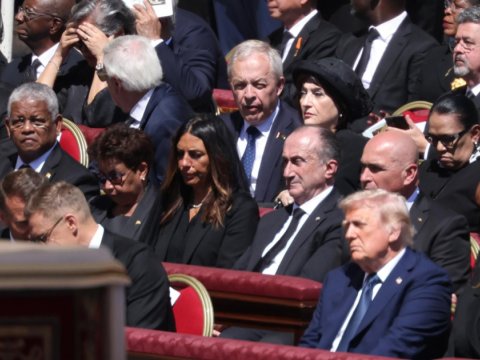 Sahibə Qafarova Papanın dəfnində