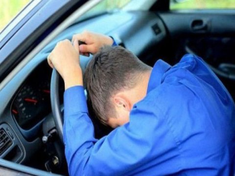 Bakıda maşın idman zalına çırpıldı - Sürücü öldü