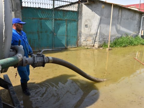 Binədə küçələr sudan təmizlənir - VİDEO