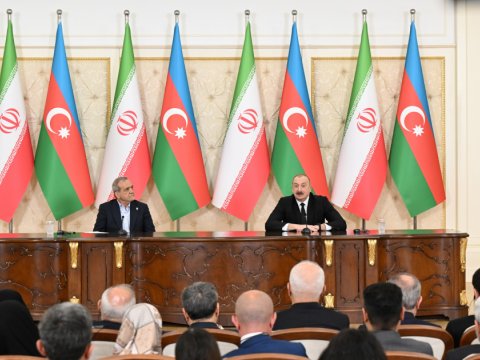 Prezidentlər mətbuata bəyanatlarla çıxış ediblər