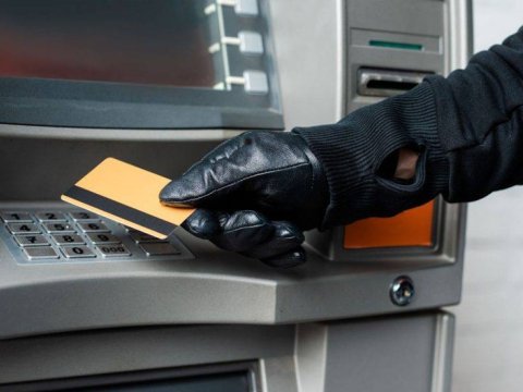 Bank kartları yenə qarət olundu - 12 329 manat