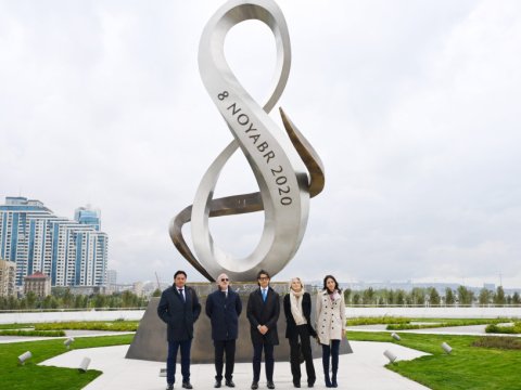 İtaliyalı deputatlar Zəfər parkını ziyarət ediblər - FOTOLAR
