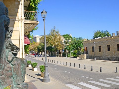 &ldquo;İçərişəhər&rdquo;də maşını sürətlə sürən şəxsin əraziyə girişi qadağan edildi