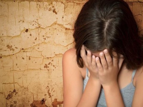 14 yaşlı qız hamilədir, anası da... - VİDEO