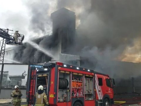 İstanbulda fabrik yanır